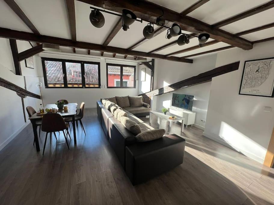 Old Town Loft - Cathedral Views. Appartamento Logroño Esterno foto