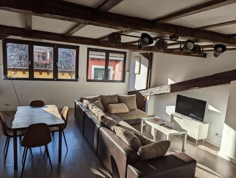 Old Town Loft - Cathedral Views. Appartamento Logroño Esterno foto